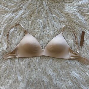 Skims Wireless Form T-shirt Bra Sand Size 30D